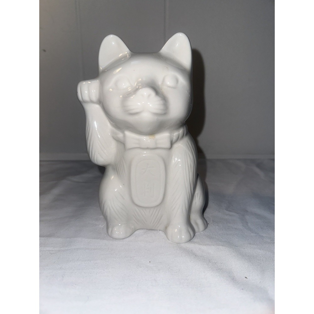 Vintage White‎ Porcelain Maneki Neko Lucky Cat Figurine – Made in China